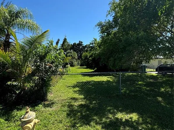 3030 Karen Dr, Naples, FL 34112