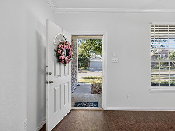 3rd image of 304 Turquoise Dr