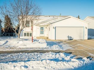 2728 Lexington Dr, Bismarck, ND 58503