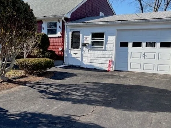 72 Crestfield Ter, Brockton, MA 02302