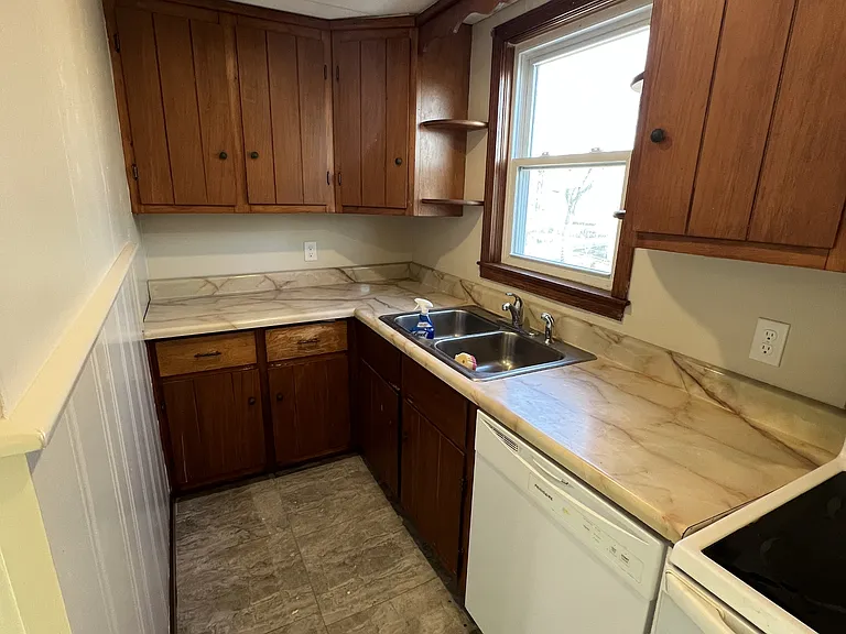 17 Jewel Ave — Photo 3