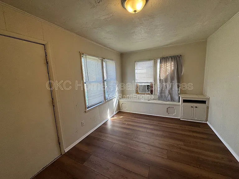 2148 N Stonewall Ave — Photo 3
