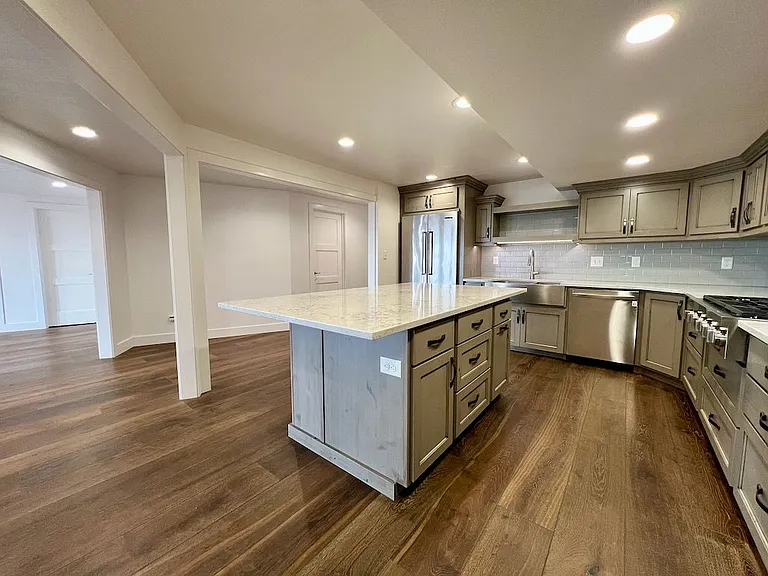 425 Lakeview Way — Photo 7