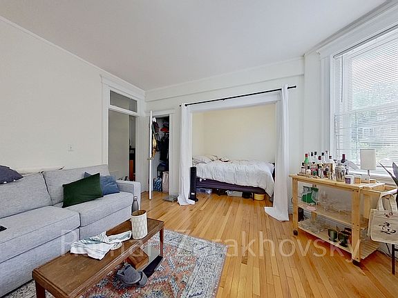 3rd image of 14 Orkney Rd APT 16