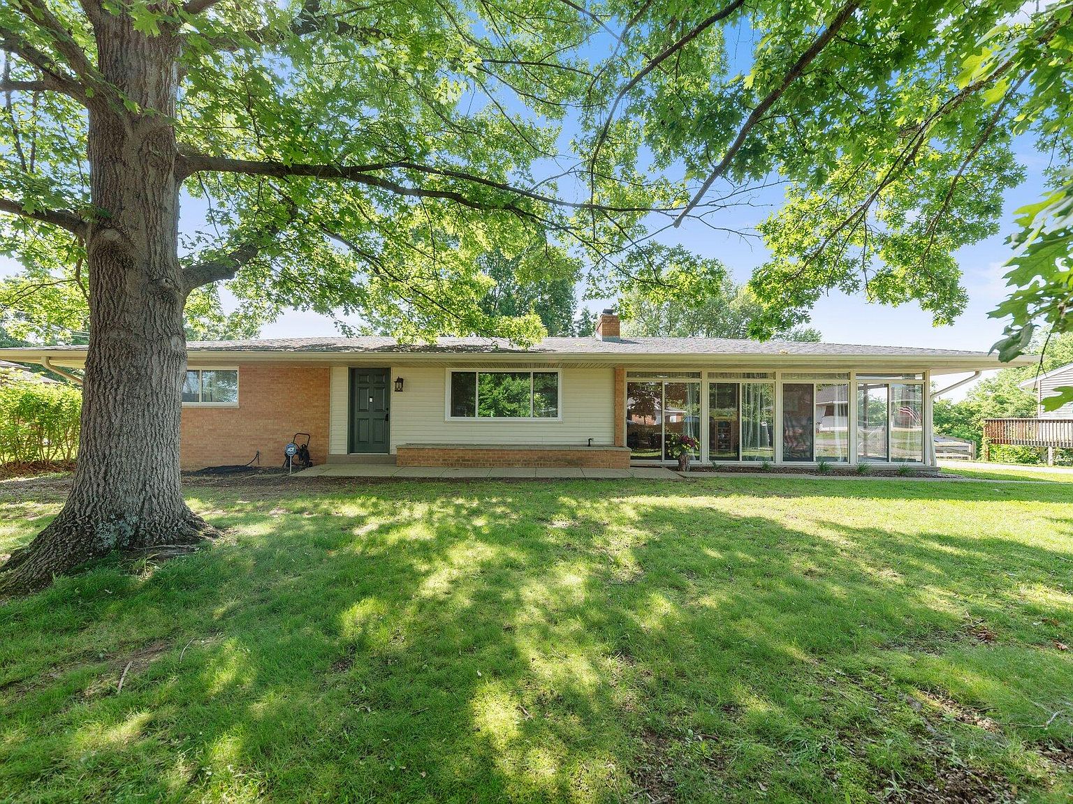 5371 Skyline Dr, Highland Heights, KY 41076 | Zillow