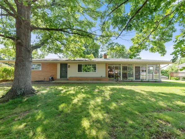 5371 Skyline Dr, Highland Heights, KY 41076