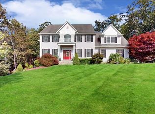 39 Sprucetop Dr, Mahopac, NY 10541