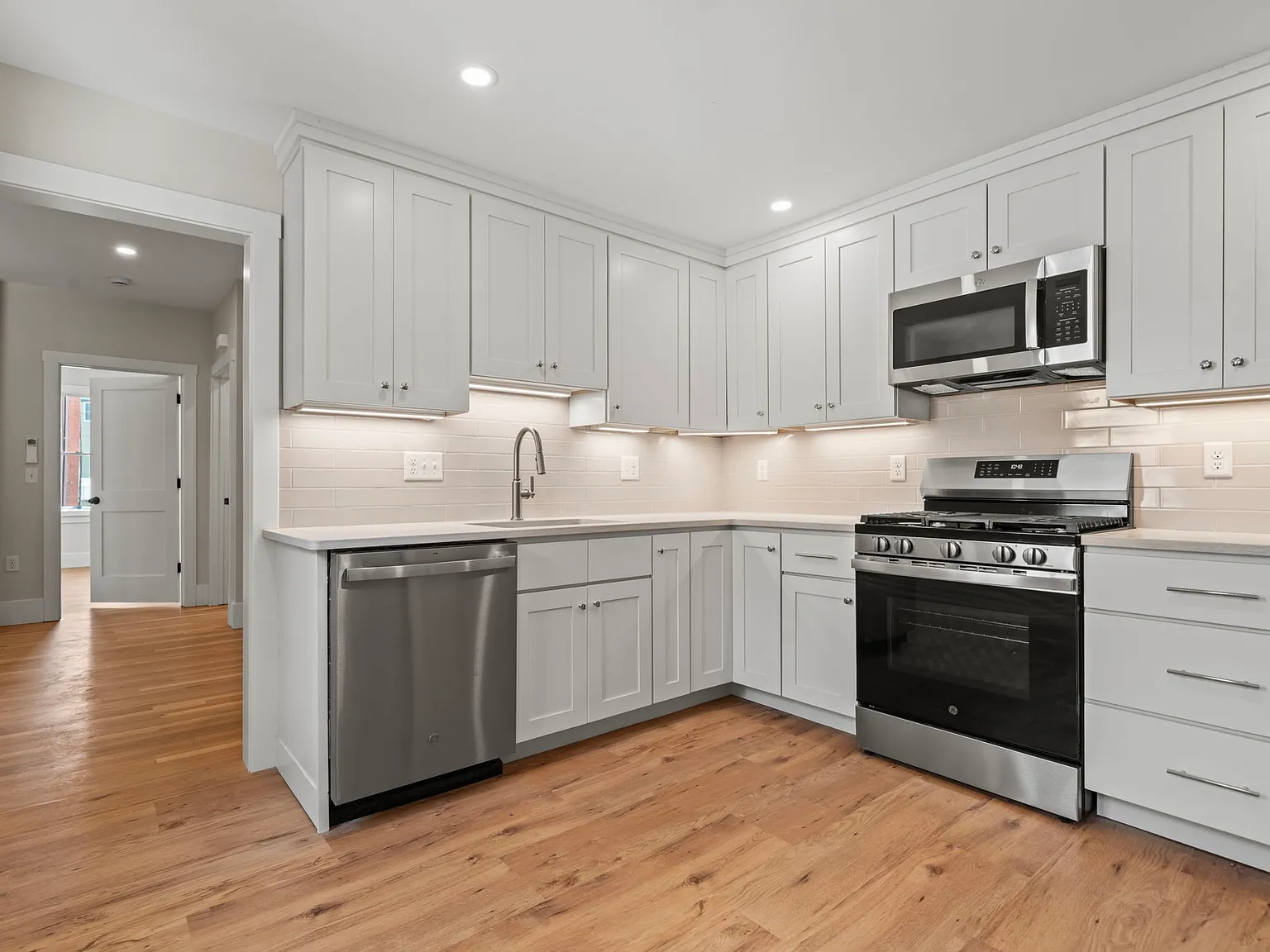 1 bed, 626 sqft, $3,000 — Photo 2