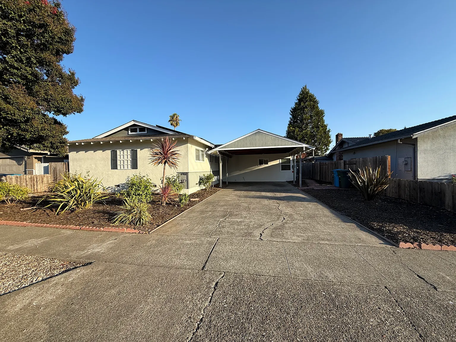 3 bed, 1633 sqft, $3,300 — Photo 2