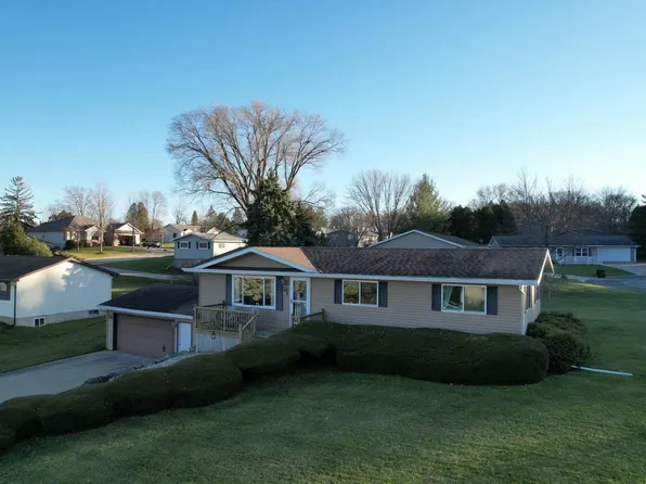 145 West Golf Drive, Platteville, WI 53818
