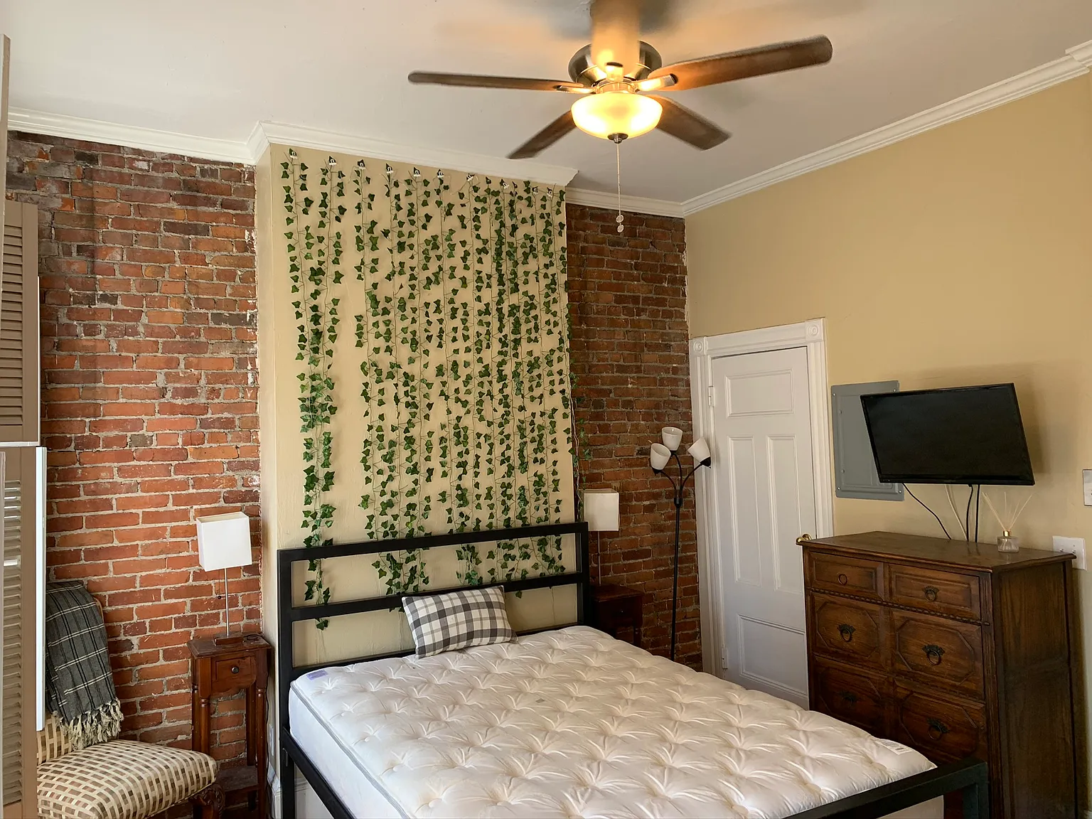 Studio, 450 sqft, $2,600 — Photo 3