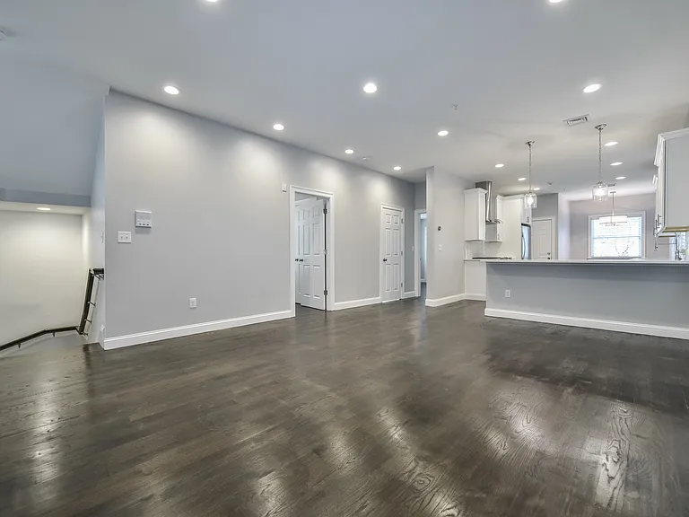 349 Meridian St #2 — Photo 19