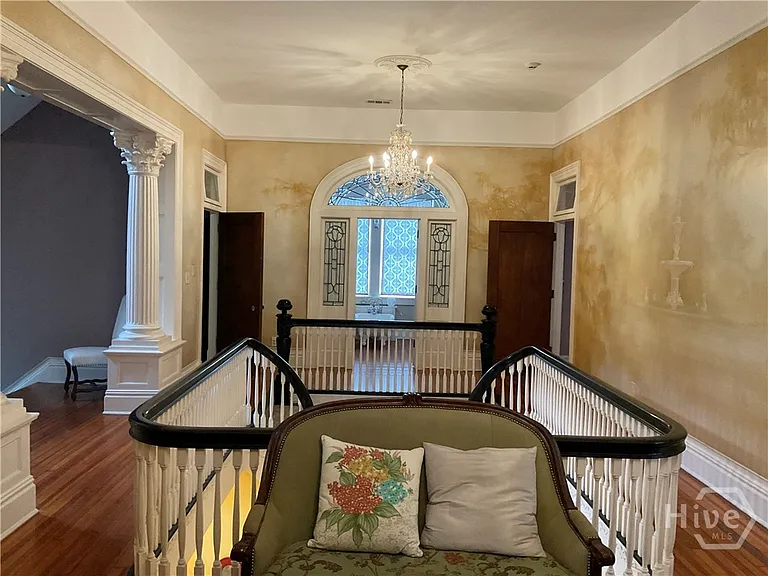 920 E Victory Dr — Photo 22