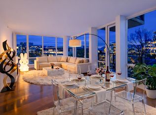 1690 W 8th Ave #404, Vancouver, BC