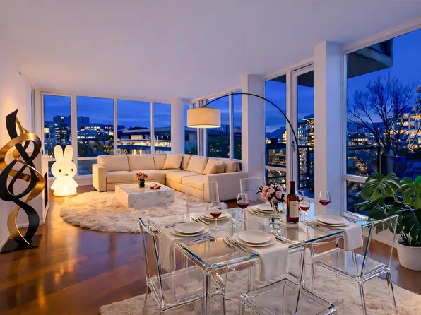 1690 W 8th Ave #404, Vancouver, BC V6J 0B1