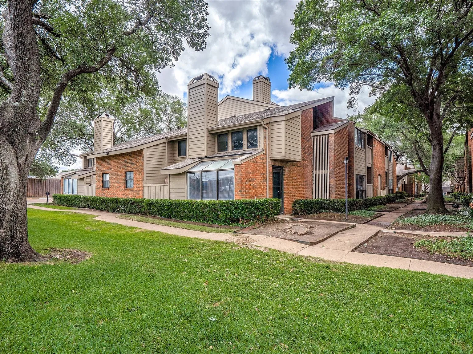 1 bed, 748 sqft, $1,200 — Photo 3
