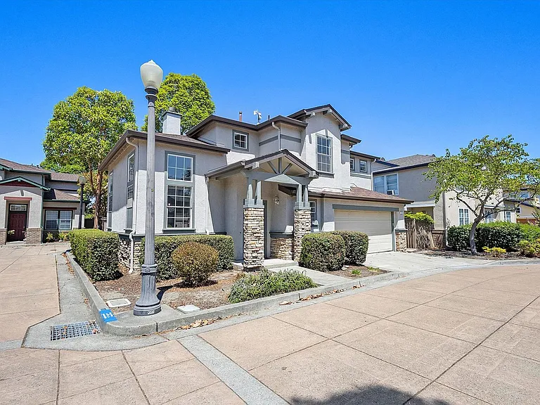 1 Challen Ct — Photo 2