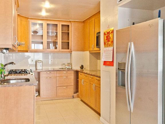 2nd image of 322-324 W 23rd St #5A