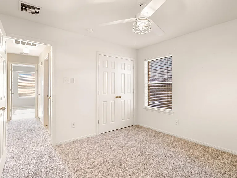 14615 Rochelle Ct — Photo 23