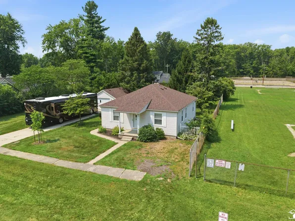 12891 Crane St, Carleton, MI 48117