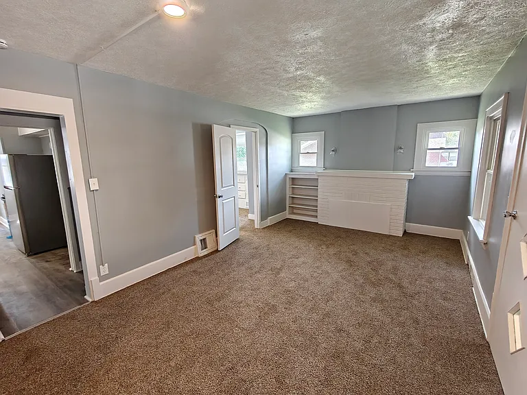 886 Stoner St — Photo 5