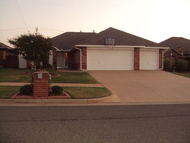 1st image of 2820 SE 97th St