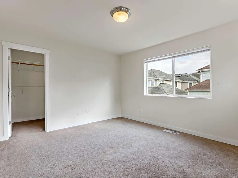 2419 30th Pl NE — Photo 12