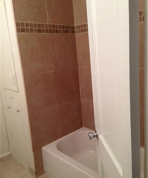 602 Illinois St #1/2 — Photo 2