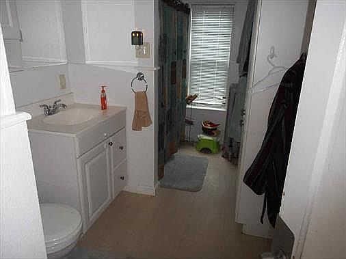 1st Floor Bathroom