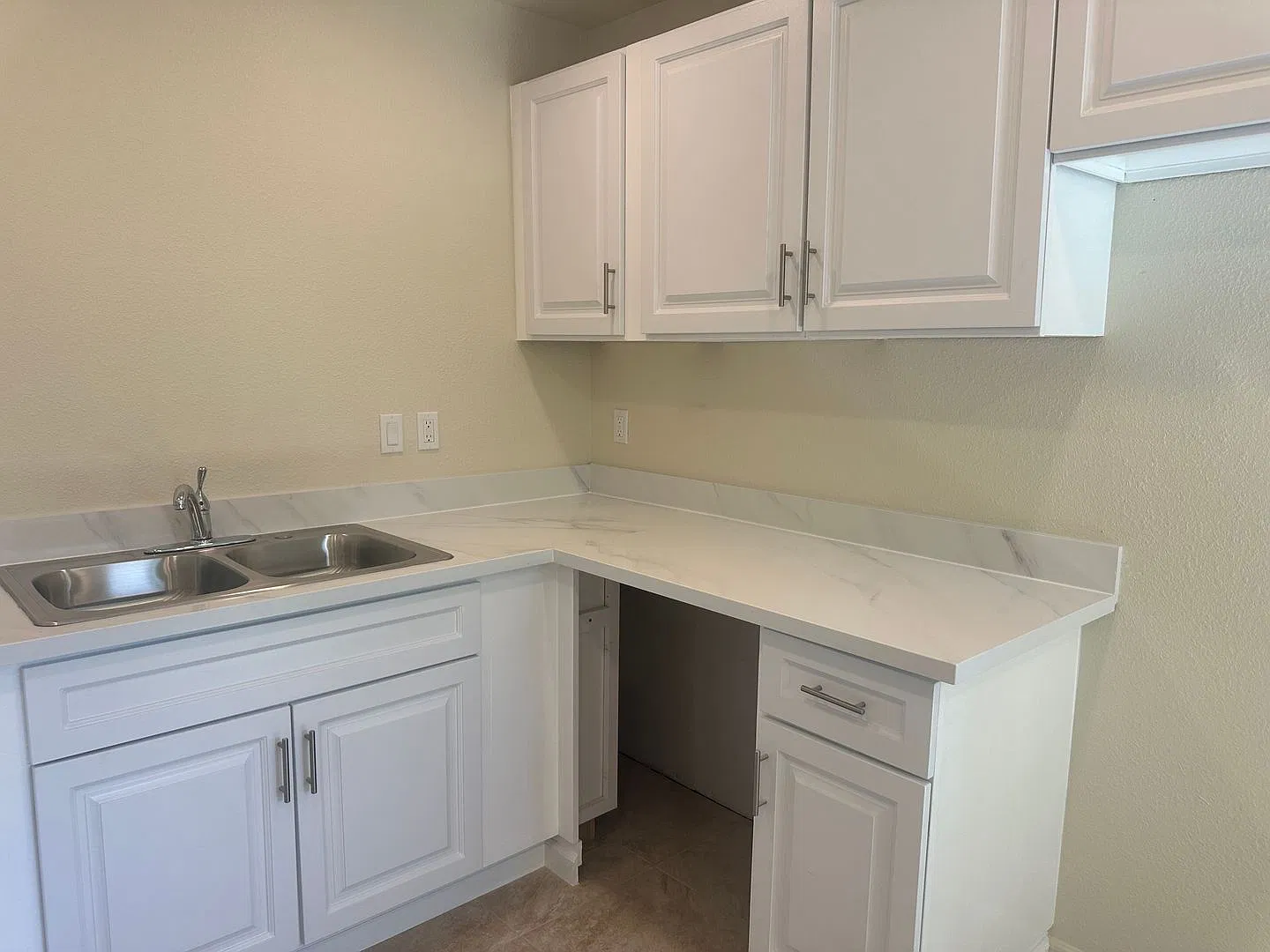 JB - 01908 - 111 Ronan Ave. No Markup — Photo 4