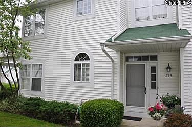 1st image of 225 Vista Cir