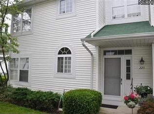 225 Vista Cir, North Olmsted, OH 44070