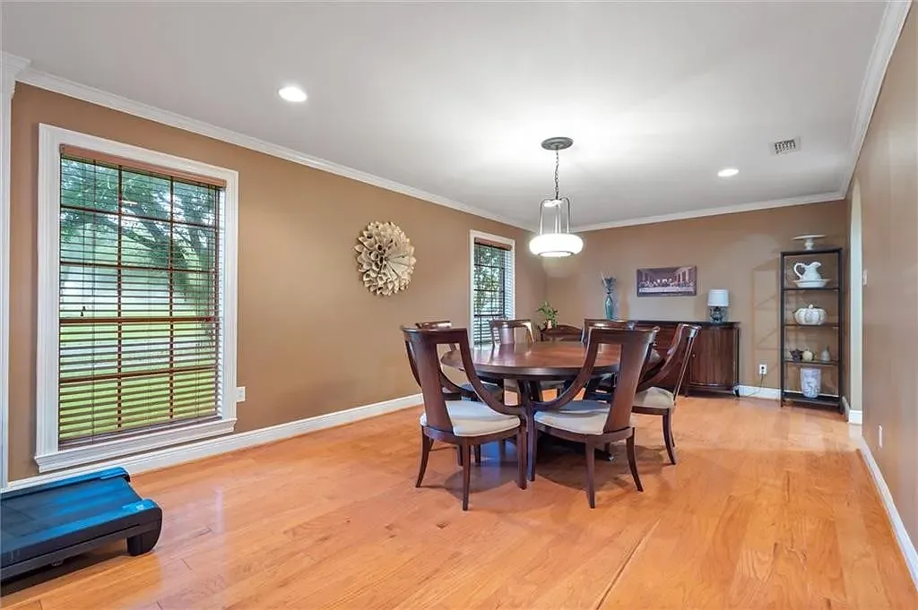 3 bed, 2093 sqft, $2,400 — Photo 2