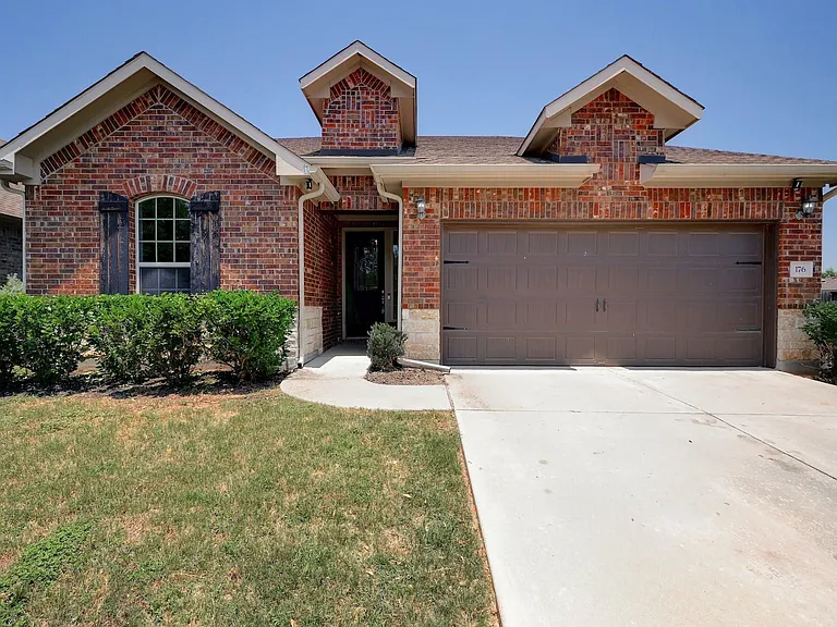 176 Flannery Ln — Photo 2