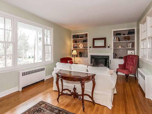 3 living-room-p550963.jpg