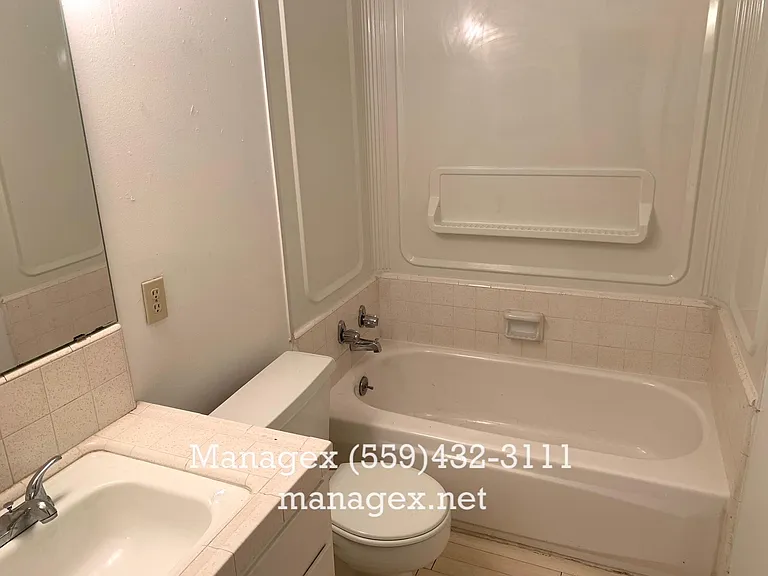 6060 N Poplar Ave #A — Photo 9