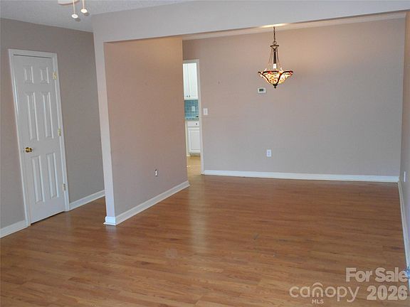 5th image of 407 E Broad St APT C3