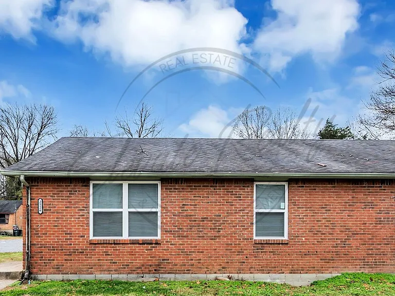 2526 Highland Trace Dr — Photo 2