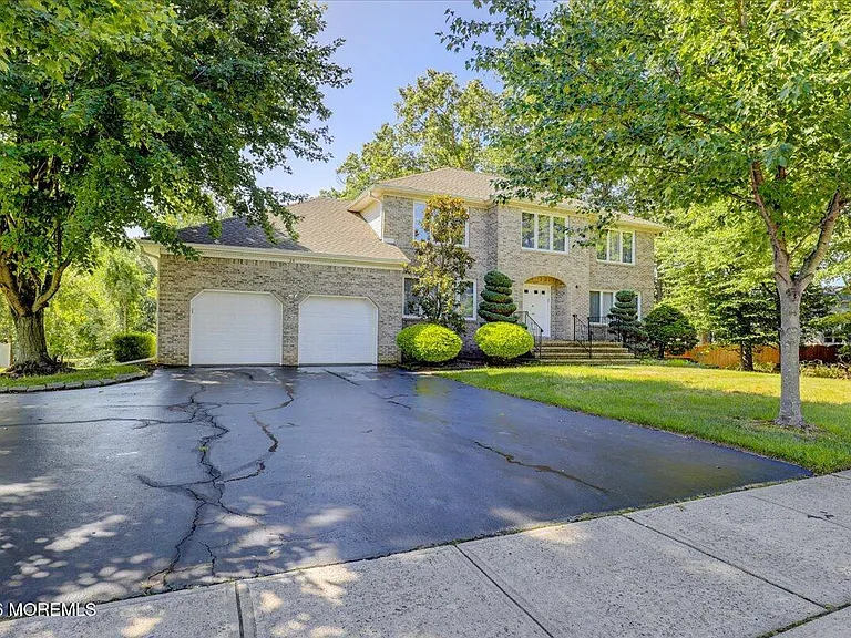 25 Ryan Rd — Photo 3