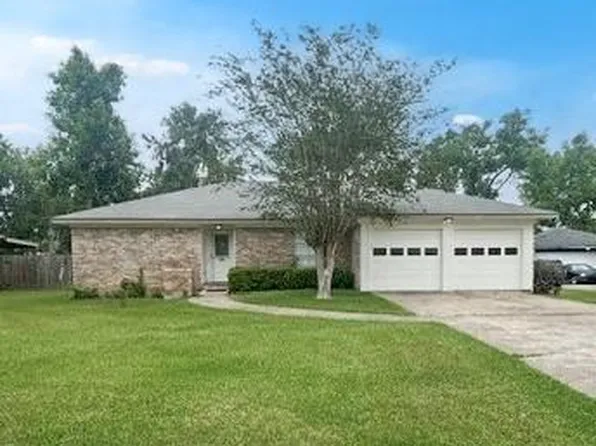 212 Dogwood St, Lake Jackson, TX 77566