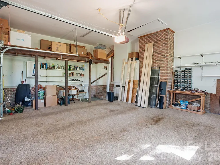 301 Sardis Rd N — Photo 28