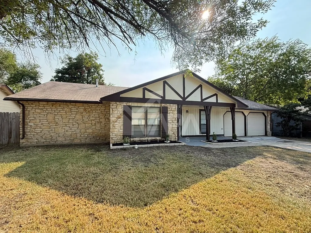 4 bed, 1692 sqft, $2,200 — Photo 2