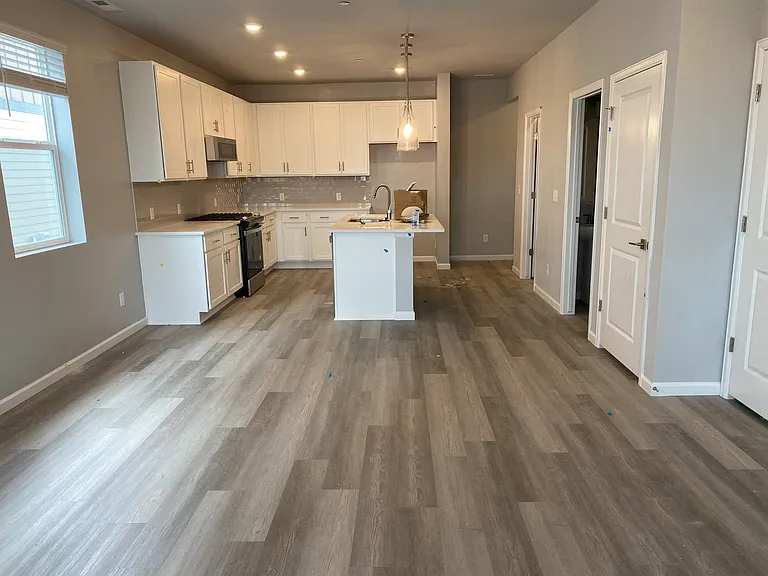827 Waterthrush Ln — Photo 2