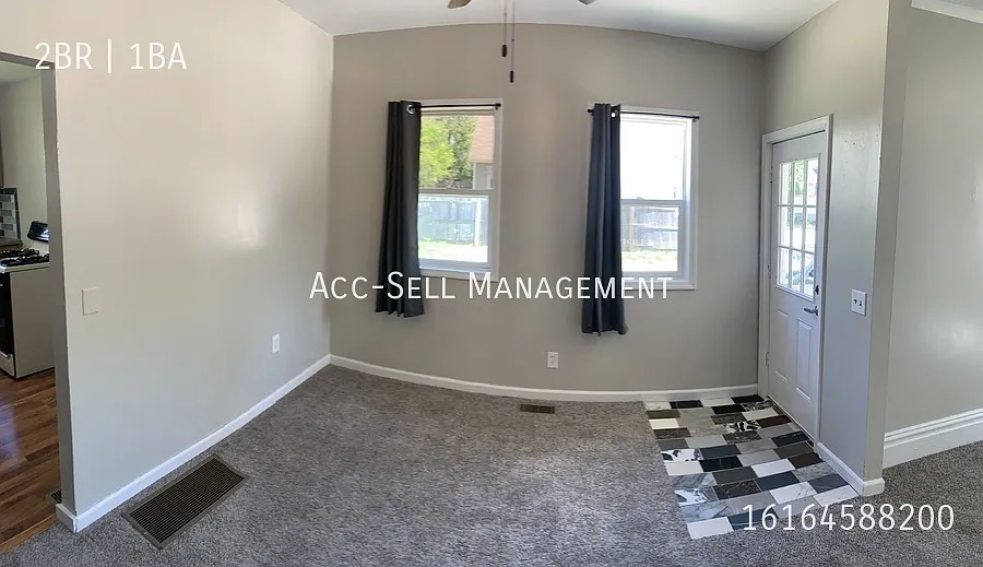 Beautiful 2BR/1BA Home near Downtown GR at 17 Mathews NE, Grand Rapids, MI 49505 — Photo 2