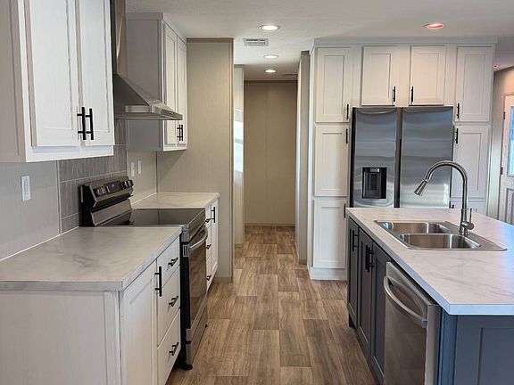 4th image of 2418 Douglas Rd #20