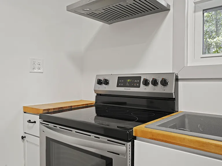 902 E Bolton St #A — Photo 34
