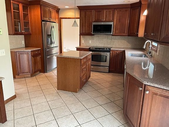 4th image of 312 Chestnut Ln