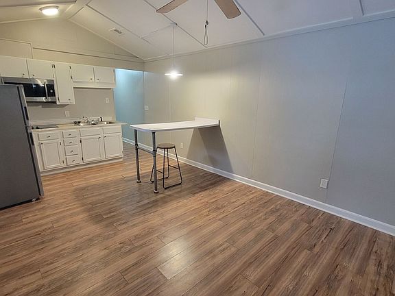 2nd image of 3008 E North St APT 4