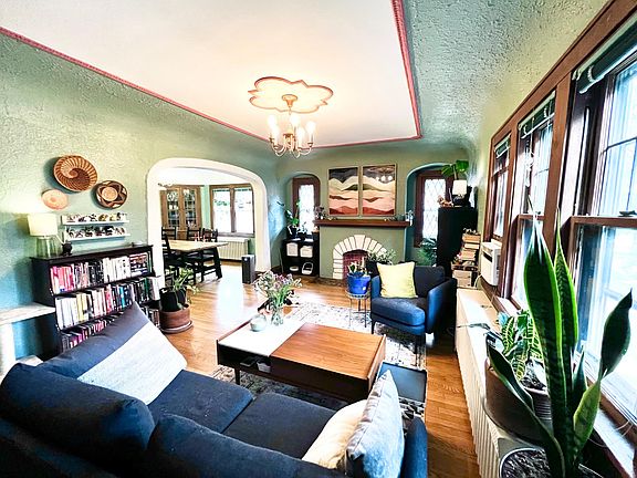 2nd image of 1624 E Newton Ave