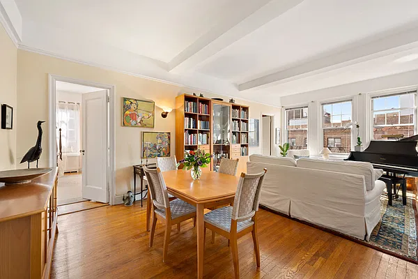 Living room, photo 1